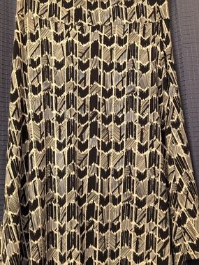 LuLaRoe Black and White Geometric Pattern A-Line Skirt L Like New